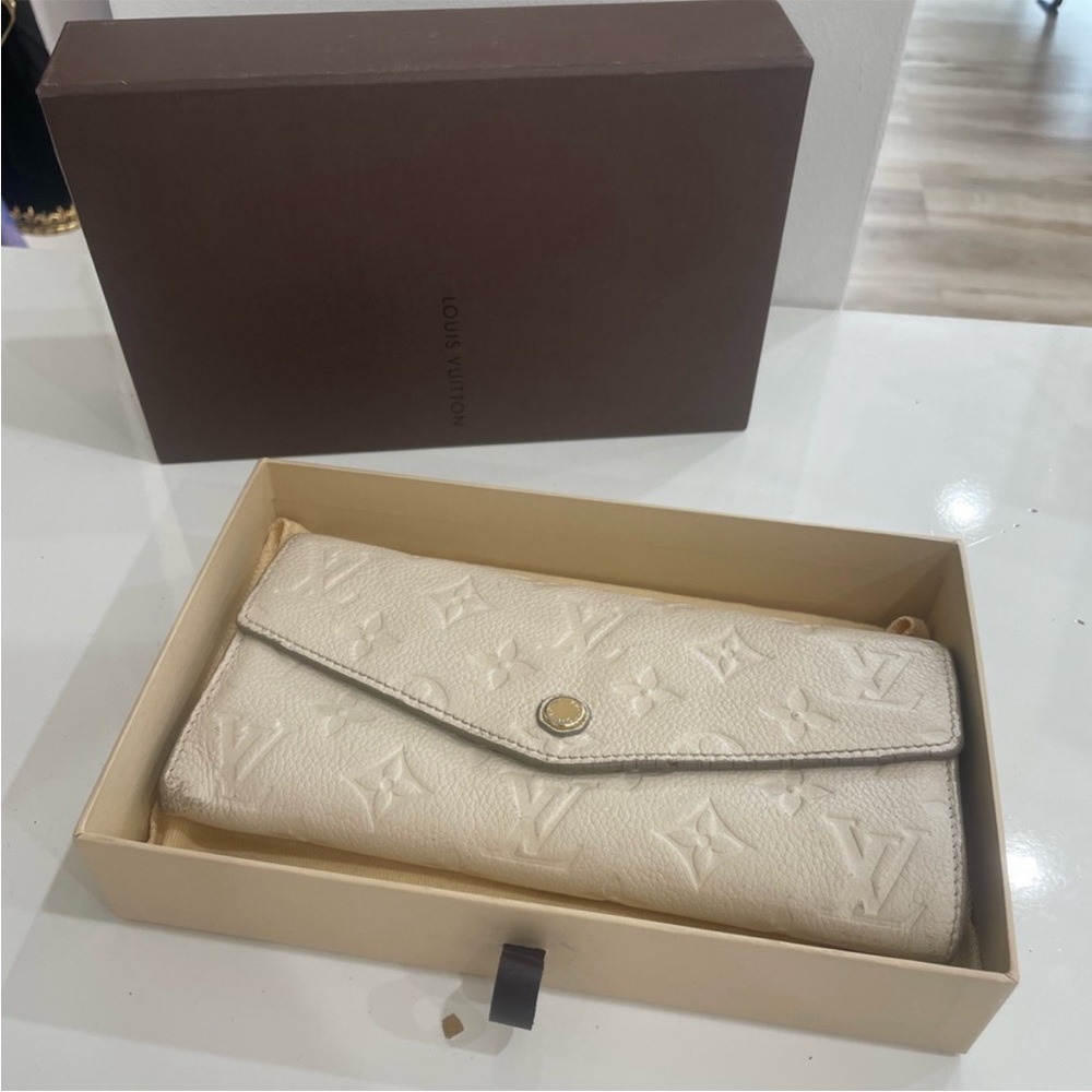Louis Vuitton Wallet & Coin Purse - Picture 1 of 3